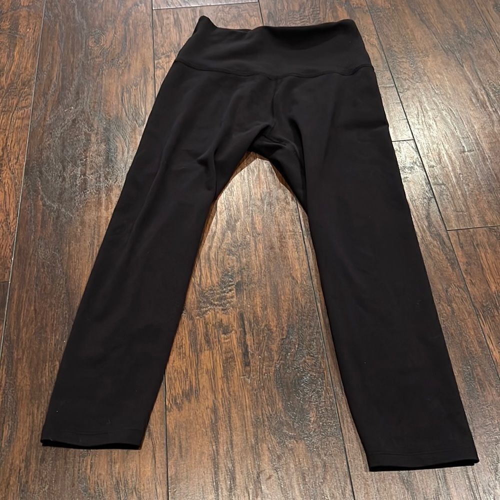 Beyondyoga cropped black leggings size M high rise in GUC yoga , workout ,